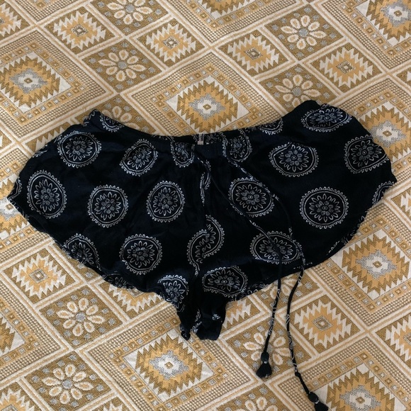 Mandela Shorts // - Picture 1 of 4